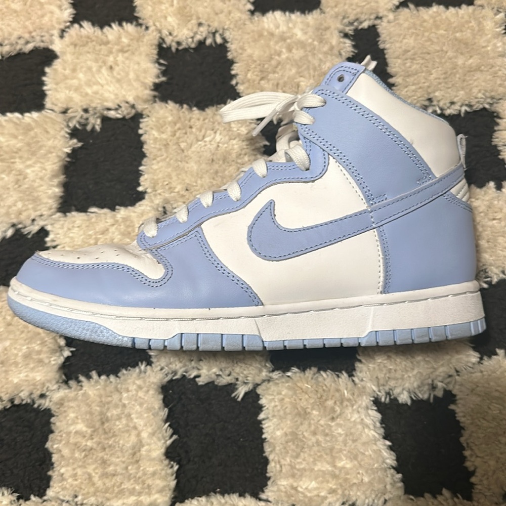 Nike Dunk High in aluminum/white